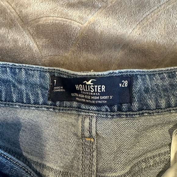 Hollister Ultra High rise Mom short - Picture 3 of 3